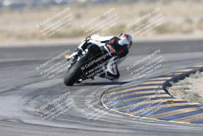 media/Dec-01-2025-Moto Forza (Mon) [[2daa91e15f]]/1-Advanced Group/Session 2 Turn 11 Backside/